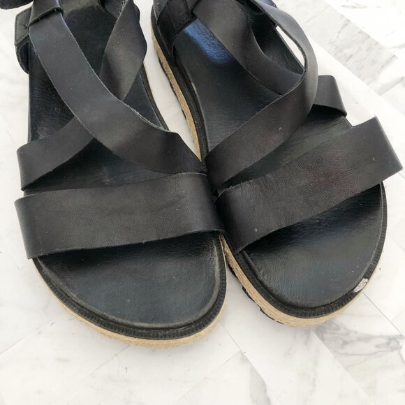 SOREL Roaming Criss Cross Sandals Size 8 - Picture 3 of 8